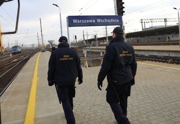 Nocna akcja na kolei. 29-latka przepadła. "Niebezpieczeństwo"