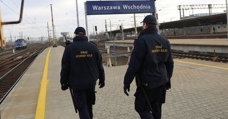 Nocna akcja na kolei. 29-latka przepadła. "Niebezpieczeństwo"