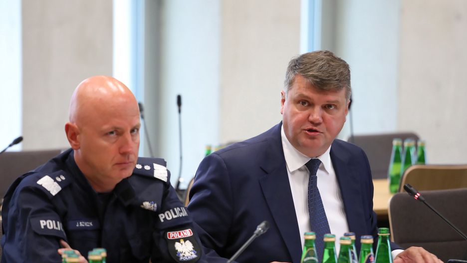 Maciej W�sik Jaros�aw Szymczyk
Tomasz Gzell
komisja, komisji, Komisji Administracji i Spraw Wewn�trznych, Maciej W�sik Jaros�aw Szymczyk, mswia, posiedzenie, sejm, sejmie, sejmowej