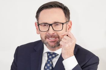 Obrażony pingwin. Tak Orlen odpowiedział Obajtkowi