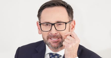 Obrażony pingwin. Tak Orlen odpowiedział Obajtkowi