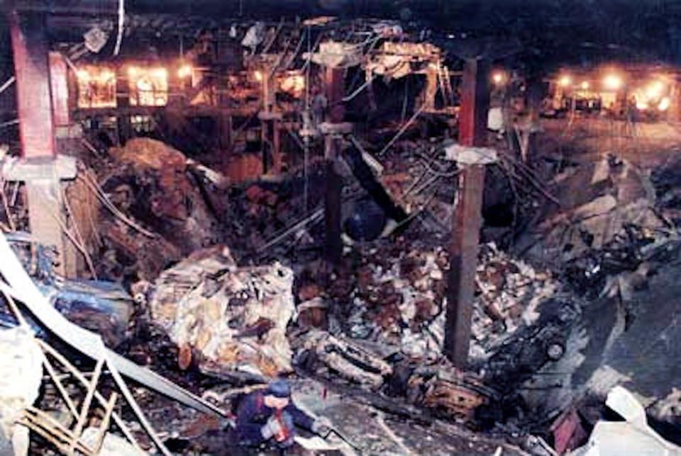 Zniszczenia, jakie spowodował zamach na WTC w 1993 roku (domena publiczna).