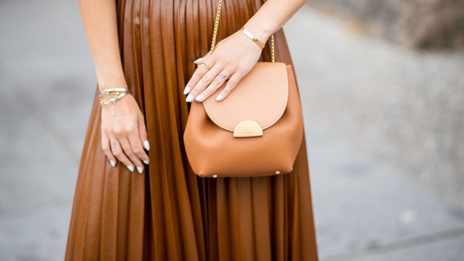 Milky nails są efektowne i skromne, więc pasują do każdej stylizacji.