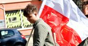 Biało-czerwony Biłgoraj: Rozdano 400 flag w ramach akcji "Spacer z flagą"