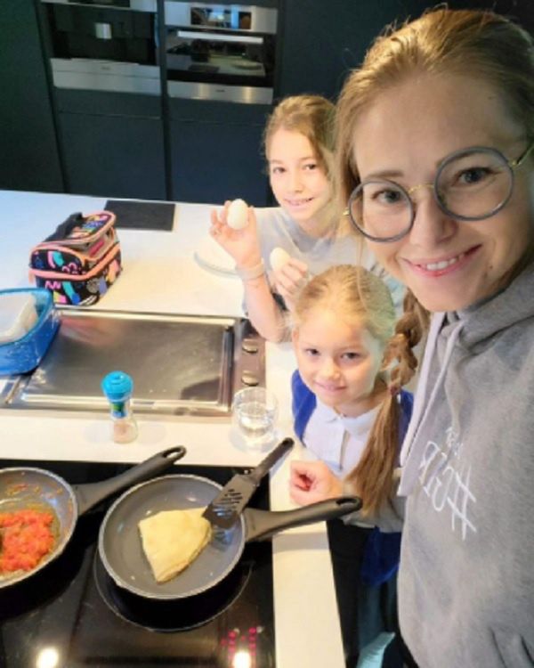 Agata Rubik z córkami 