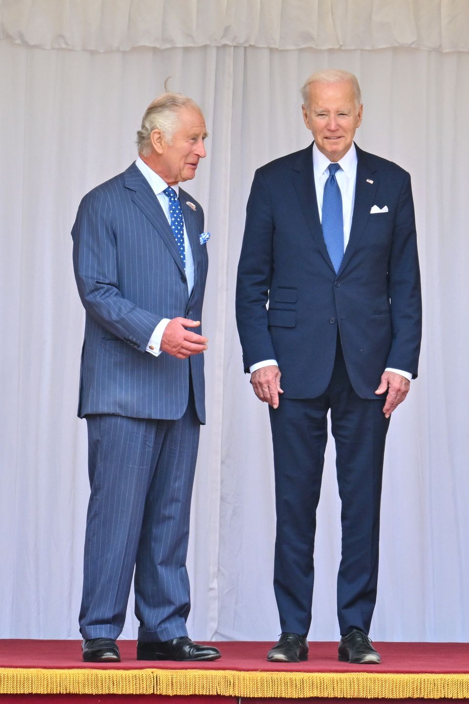 Król Karol III i Joe Biden dokonują inspekcji Gwardii Walijskiej