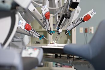Lekarz z Rzeszowa zrobił 200 operacji robotem. Został wyróżniony
