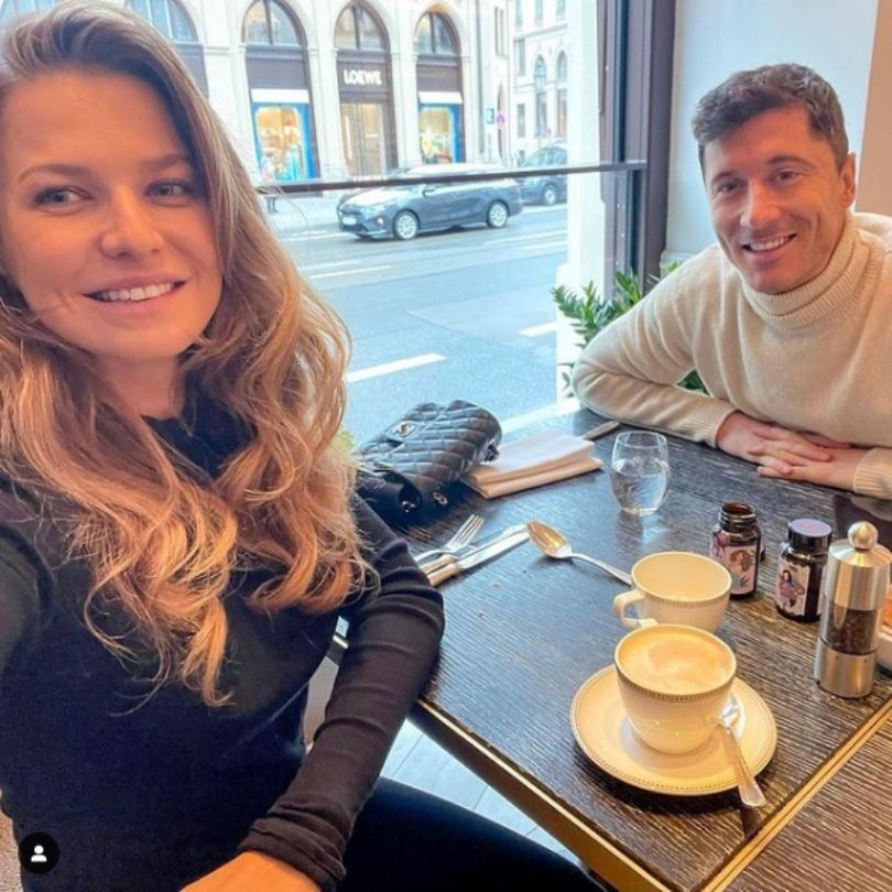Anna Lewandowska z córkami kibicują Robertowi na stadionie w Monachium