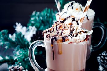 Wlewam kapkę do świątecznej kawy lub gorącej czekolady. Od samego zapachu można się rozpłynąć