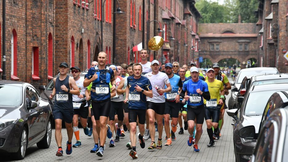 W trakcie Silesia Marathonu biegacze znów będą przebiegać przez Nikiszowiec