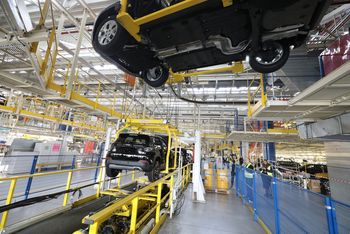 Firmy logistyczne i motoryzacyjne ograniczają nowe etaty