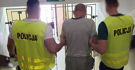 Atak nożem w bloku przy ul. Toruńskiej. 50-latek usłyszał zarzut