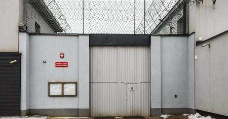 Mieli pobić osadzonego. Kontrowersje wokół oskarżeń strażników
