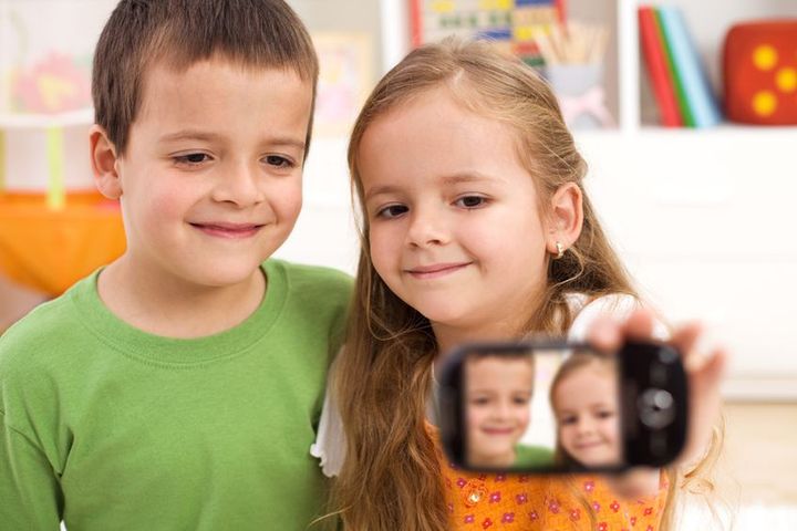 Jakich zdjęć dziecka nie powinieneś wrzucać do sieci?
