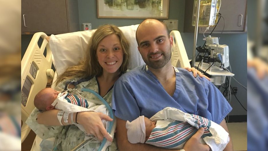 Młodzi małżonkowie w trakcie porodu dowiedzieli się, że zostaną rodzicami bliźniąt