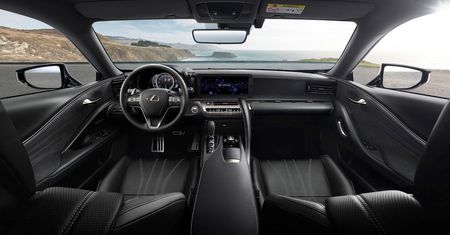 Lexus LC odświeżony na rok 2024. Najważniejsze znajdziemy we wnętrzu