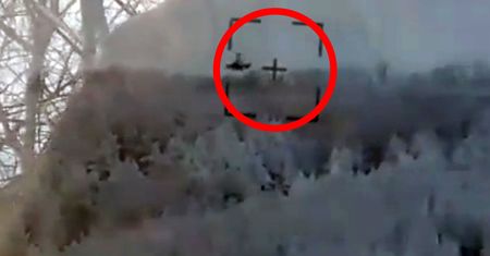 Wojna w Ukrainie. Sukces sił Kijowa. Atak na rosyjski śmigłowiec Ka-52 [NAGRANIE]