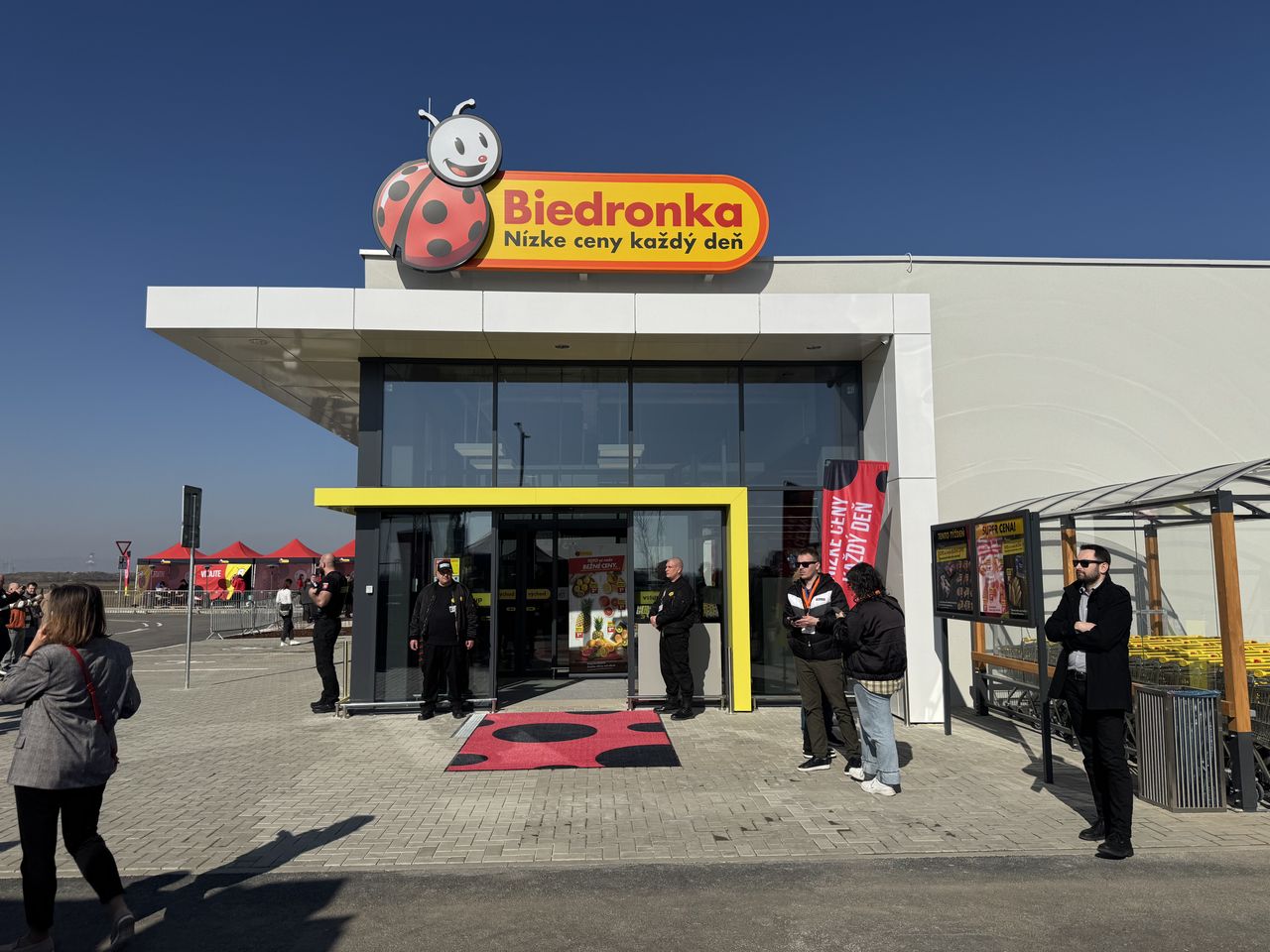 "Wszystko jest lepsze w Austrii". Kolejny rok problemów Biedronki?