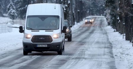 Przygotowanie samochodu do zimy. Kierowcy popełniają najbardziej banalne błędy