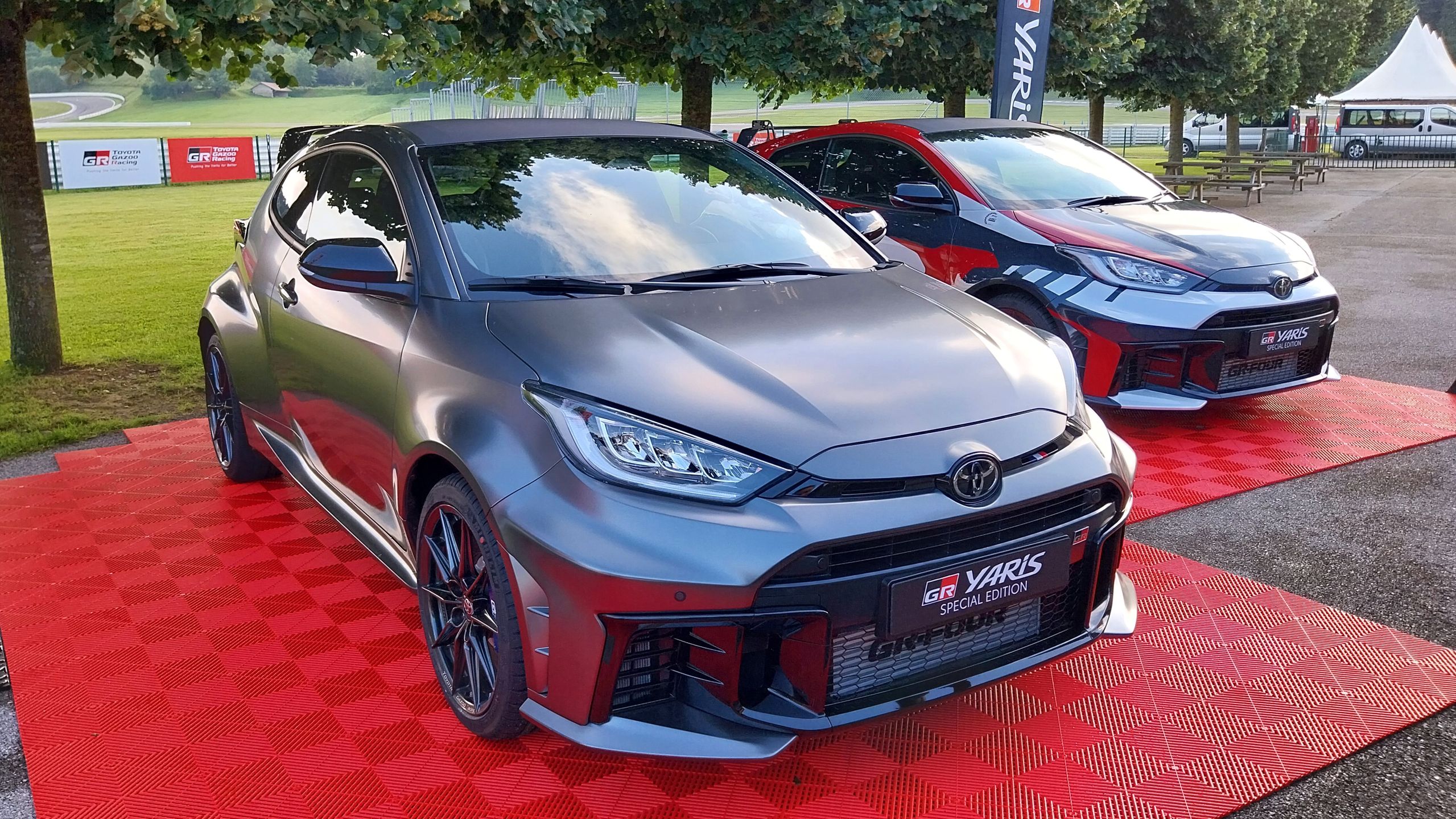 Toyota GR Yaris w wersjach Kalle Rovanperä oraz Sébastien Ogier