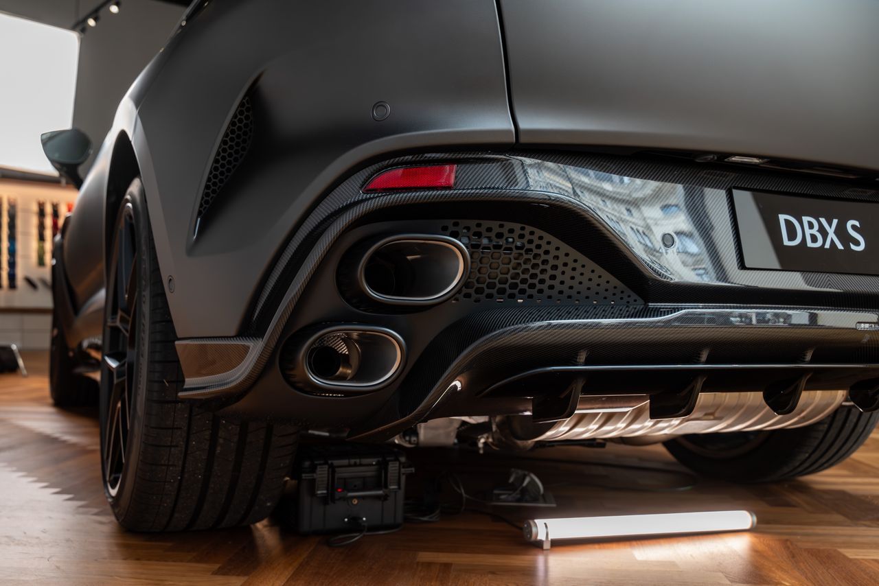 Aston Martin DBX S