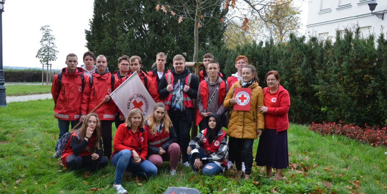 Polski Czerwony Krzyż - czym jest i komu pomaga? Wywiad z wolontariuszką z Płocka