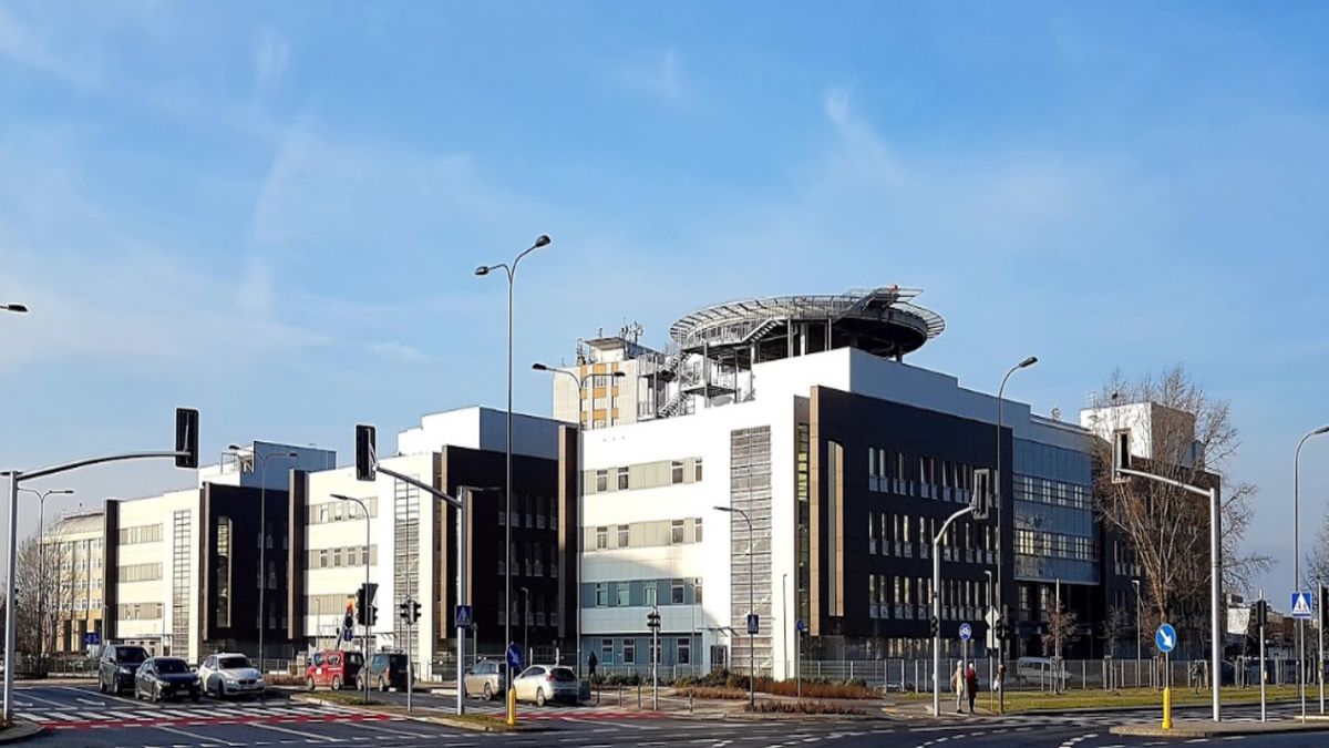 Szokująca sytuacja w Szpitalu Południowym w stołecznej dzielnicy Ursynów. Pacjentka musiała spać na podłodze 