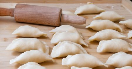 Dodaję do ciasta na pierogi zamiast masła. Wychodzi delikatne i elastyczne