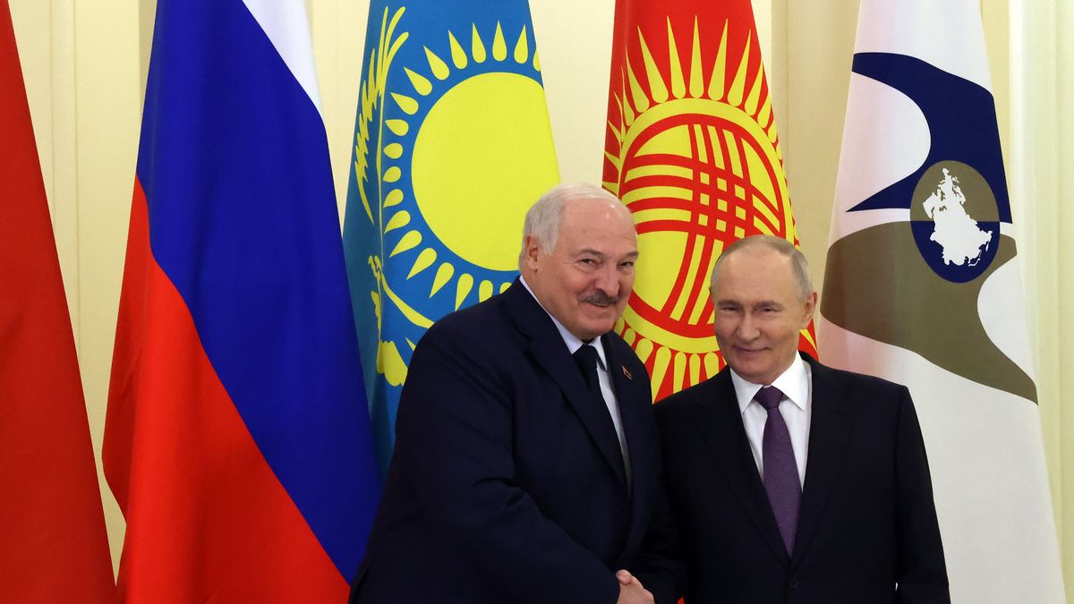 SAINT PETERSBURG, RUSSIA - DECEMBER 21: Russian President Vladimir Putin (R) shakes hands with Belarusian President Alexander Lukashenko (L) during the Eurasian Economic Union Summit, on December 21, 2025 in Saint Petersburg, Russia. Vladimir Putin is on a two-day trip to Saint Petersburg to attend summits and to meet leaders of ex-Soviet states. (Photo by Contributor/Getty Images)