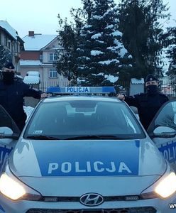 Kłodzko. Policjanci uratowali wyziębionego mężczyznę. Leżał w śniegu