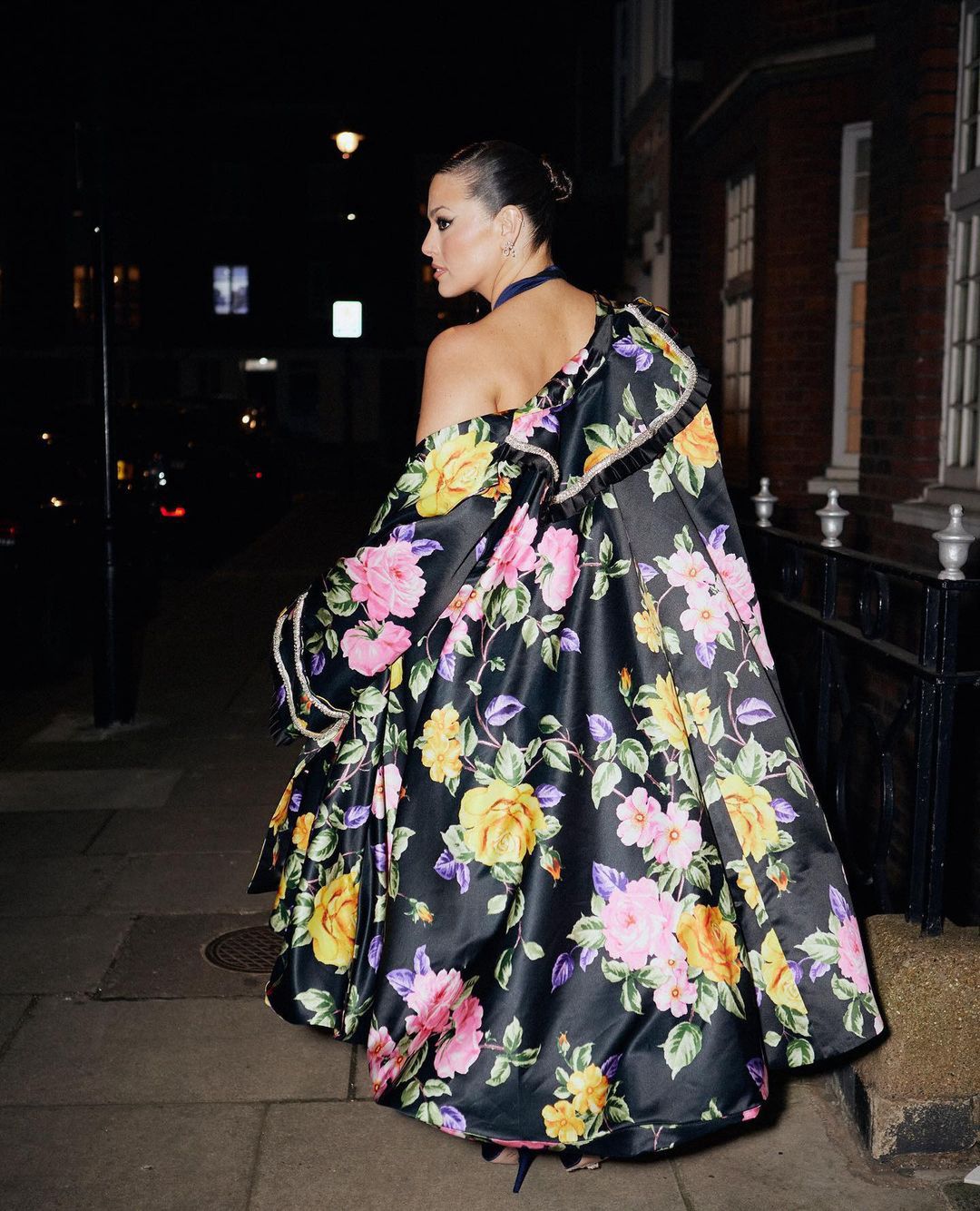 Ashley Graham lansuje kwiecisty wzórInstagram/ashleygraham