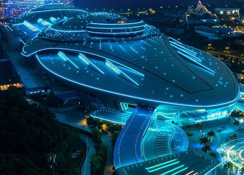 Konstrukcja parku rozrywki przypomina statki kosmiczne, jakie znamy z filmów science fiction