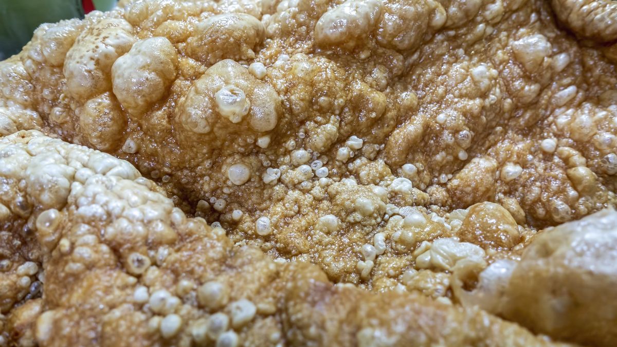 Mięso wieprzowe smażone na głębokim oleju. To właśnie m.in. smażone produkty są groźne dla serca