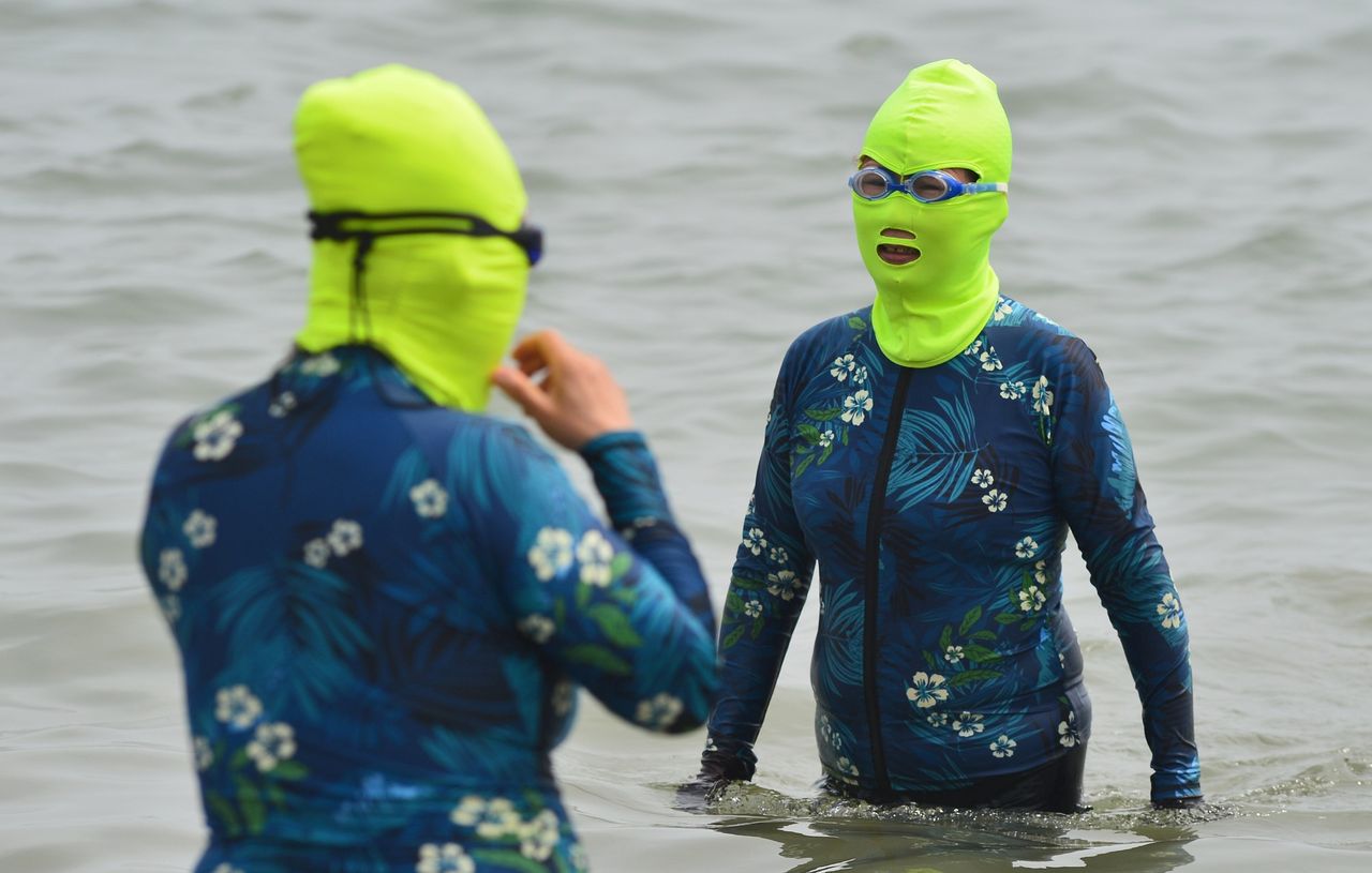 Zdjęcia z chińskich plaż obiegły sieć. Nowa moda dotrze nad Bałtyk?