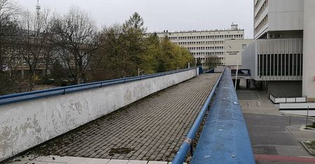 Zburzą kładkę na ul. Radziszewskiego – "Nikt z niej nie korzysta"