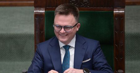 Obietnicy dotrzymał. Zobaczcie, co Hołownia wystawił na aukcję WOŚP