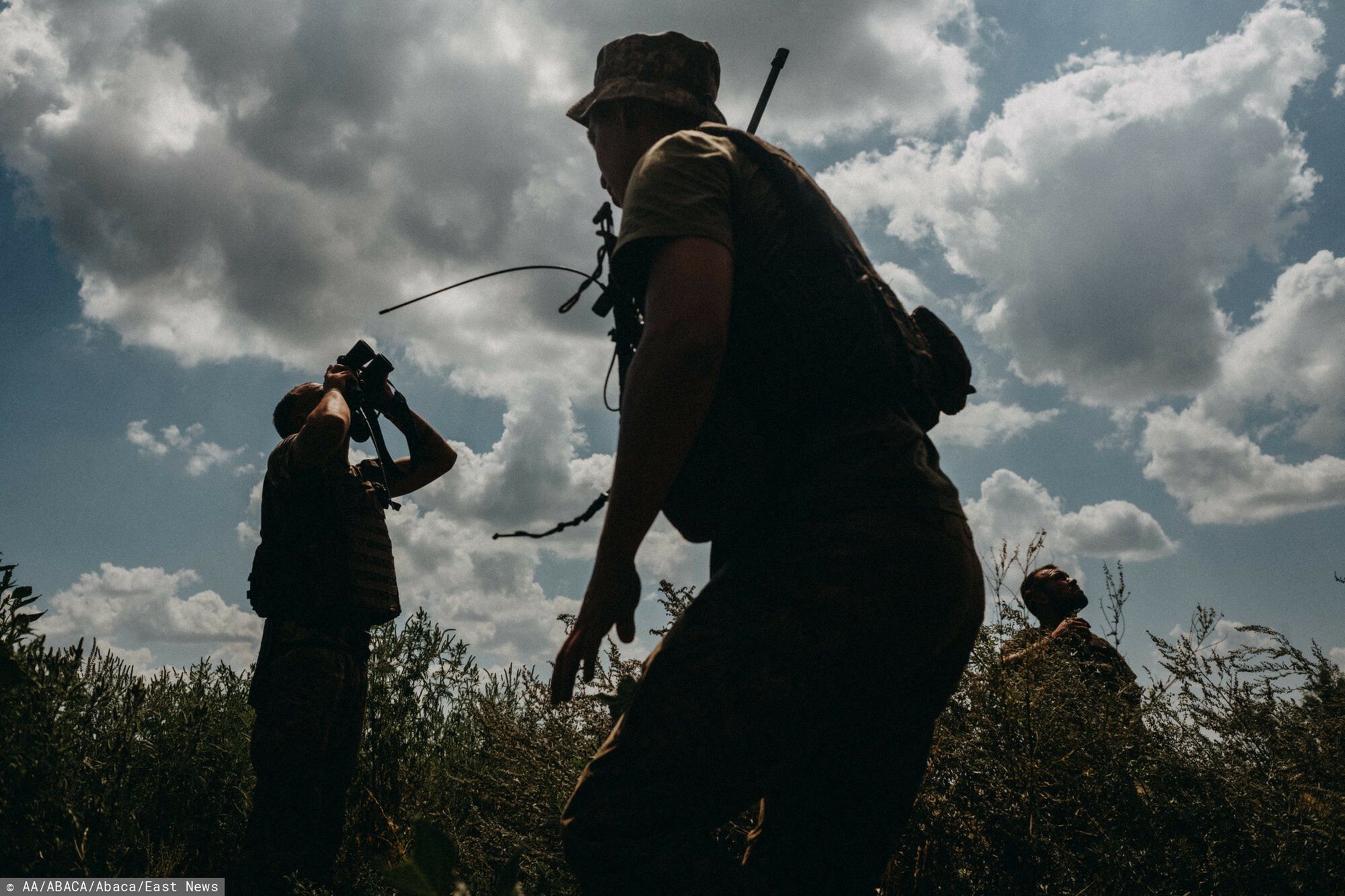 Wojna w Ukrainie rok 2023
NEW YORK, DONBASS, UKRAINE - AUGUST 08: Ukrainian soldiers from the 24th separate mechanized brigade, named after King Danylo, monitor the sky in air defense positions near New York, Donbass, Ukraine on August 08, 2023. New York had nearly had ten thousand residents before the war, and despite the constant shelling of Russian forces, there are still approximately a thousand residents here. Although the frontline here is stable, Russian forces are positioned about 700-800 meters away, so the city is under constant fire. Wojciech Grzedzinski / Anadolu Agency/ABACAPRESS.COM
AA/ABACA