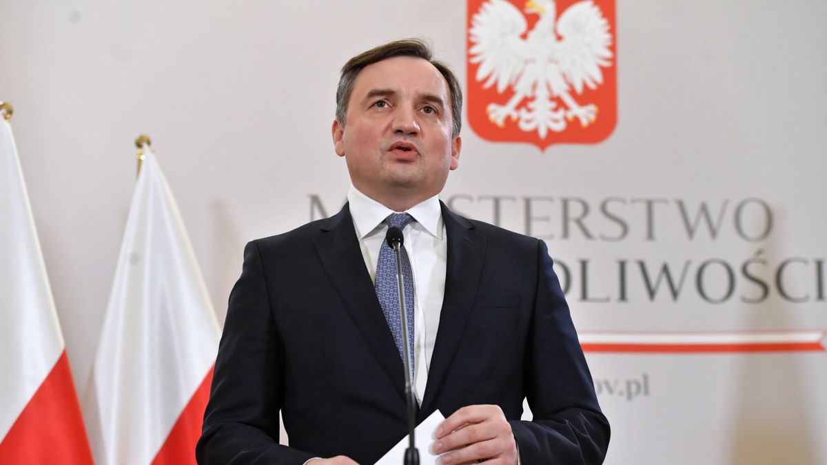 MS przygotowało projekt zakazujący adopcji przez pary homoseksualne