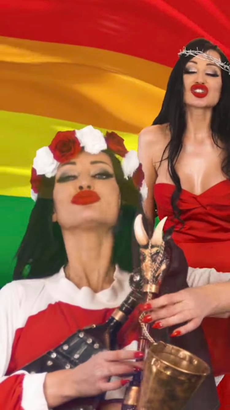 Małgorzata Godlewska śpiewa hymn na Święto Niepodległości