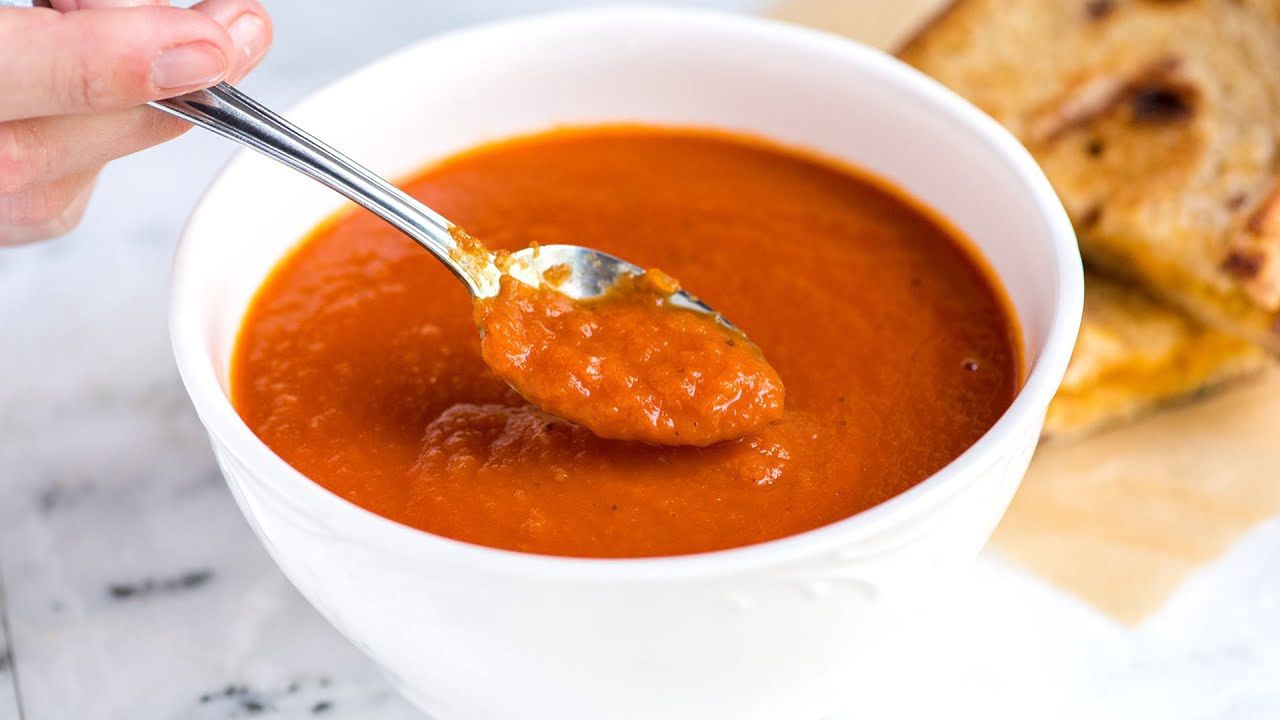 Przepis na zupę krem z pomidorów. Idealna na lunch