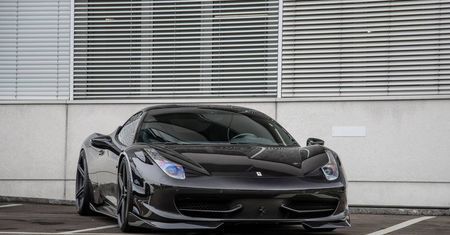 Mroczne Ferrari 458 Italia