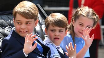 Dzieci księcia Williama i księżnej Kate uczęszczają do tej samej szkoły. Ujawniono, jak NAPRAWDĘ odbierane są przez rówieśników