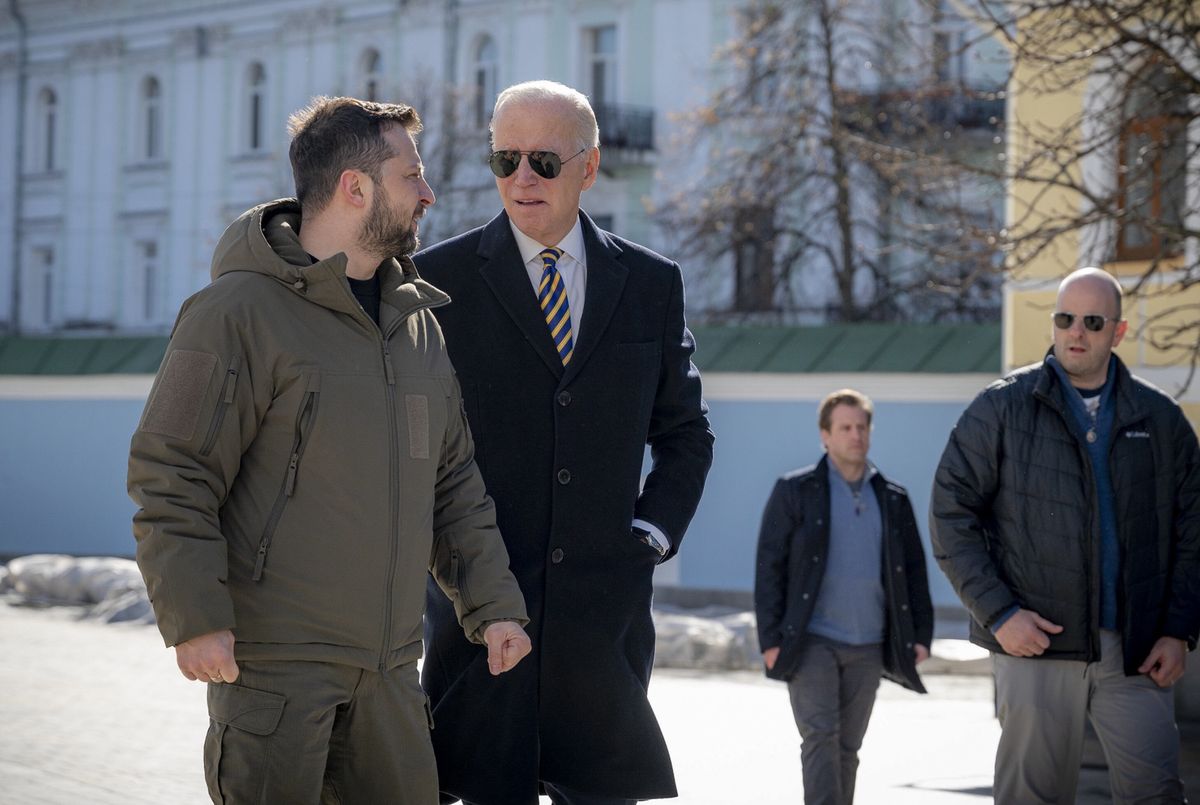 Prezydent Biden wczesnym popołudniem wyruszył do Polski
