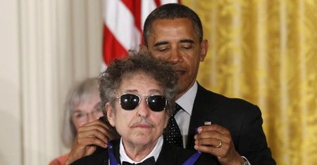 Bob Dylan skomentował otrzymanie Nobla! "Chcę wziąć udział w ceremonii!"