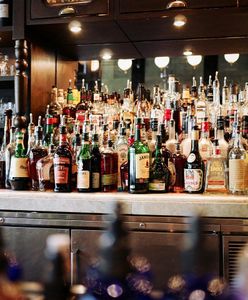 Koronawirus. Na imprezie pili z jednego naczynia