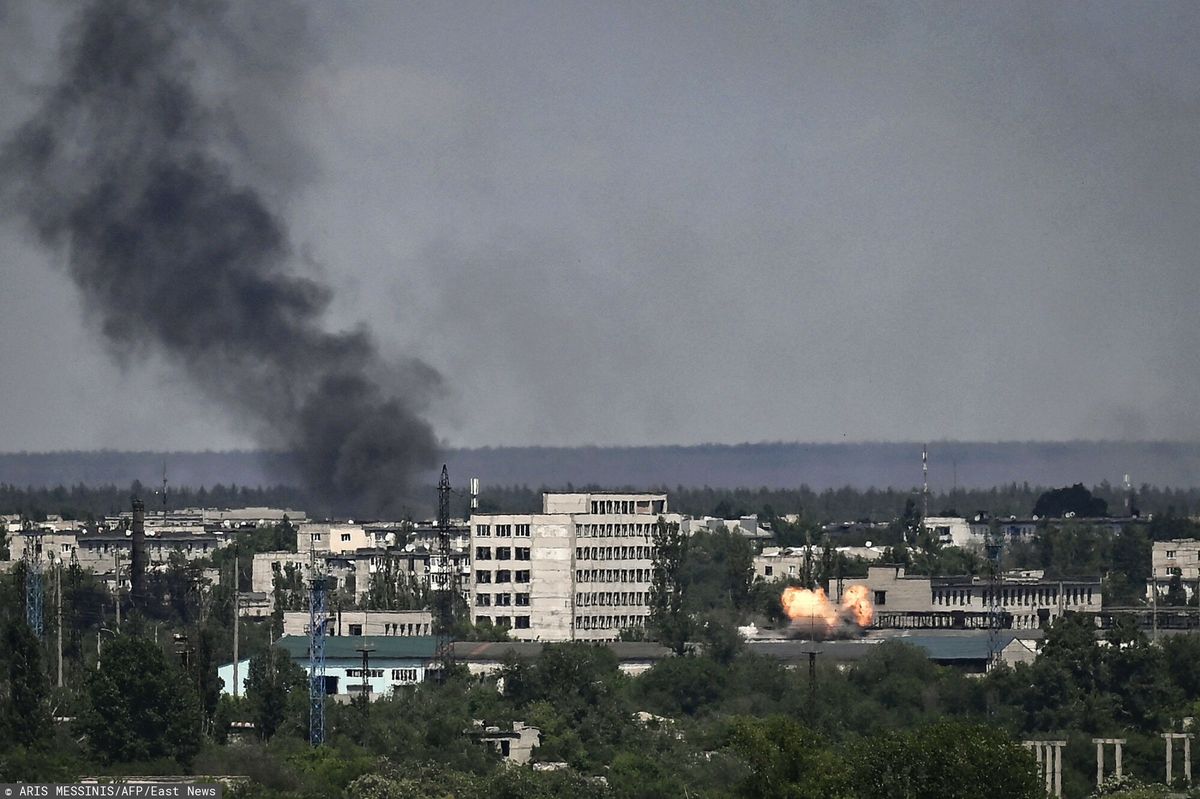 Na zdjęciu: eksplozje po rosyjskich ostrzałach w Siewierodoniecku 