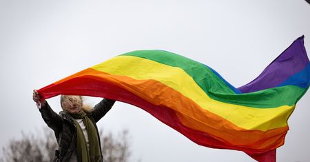 Zachód komentuje przeprosiny TVP dla osób LGBT+. Piszą też o Donaldzie Tusku