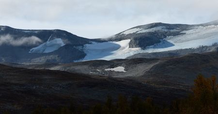 Norwegia: potężny obryw lodowca w masywie Jotunheimen