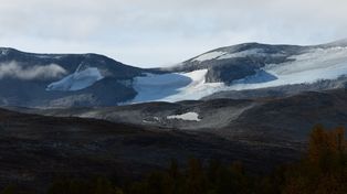 Norwegia: potężny obryw lodowca w masywie Jotunheimen