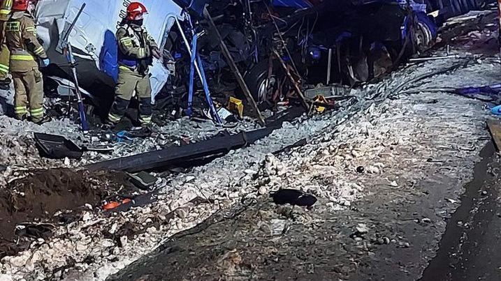 Dąbrowa Górnicza. Dwaj kierowcy ucierpieli w zderzeniu ciężarówek.